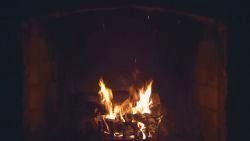 "BluScenes - The Classic Fireplace / Горящий камин"
